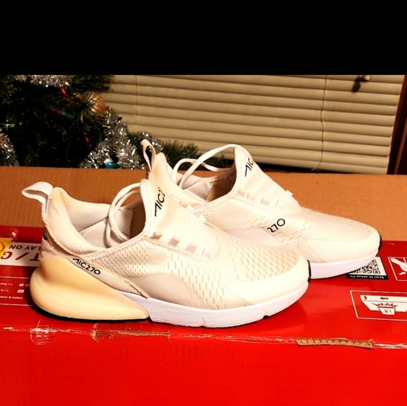 Mens Nike Air 270's Size 10.5 - Picture 2 of 5